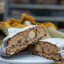 Cargar imagen en el visor de la galería, Stollen - Pan Alemán de Navidad